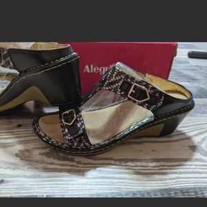 Allegra sandals
